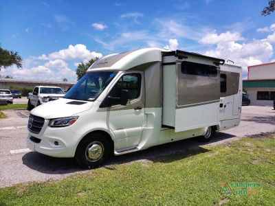 2025 Leisure Travel Unity — side profile view