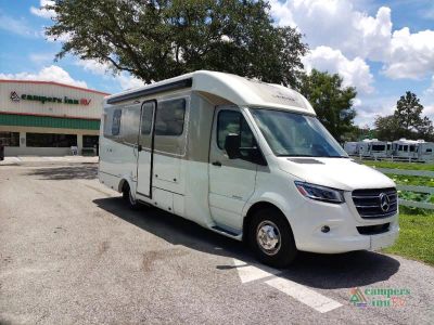 2025 Leisure Travel Unity — front three-quarter view