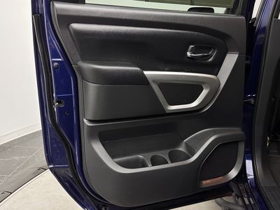 2023 Nissan Titan - Photo 18