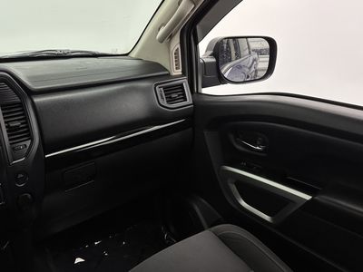 2023 Nissan Titan - Photo 24
