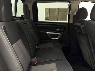 2023 Nissan Titan - Photo 27