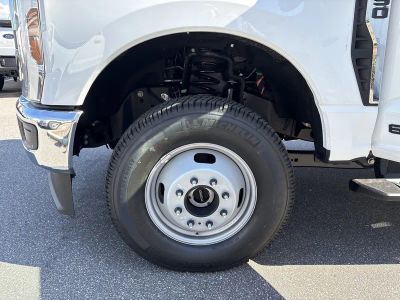 2026 Ford F-350SD — photo 34 view