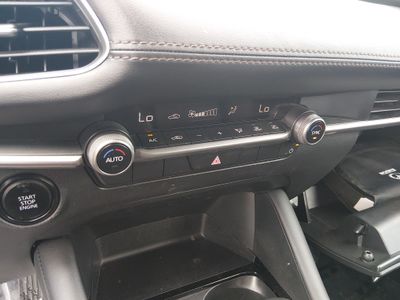 2024 Mazda Mazda3 Hatchback — photo 13 view