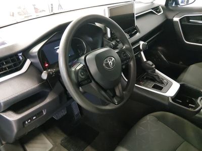 2025 Toyota RAV4 - Photo 13