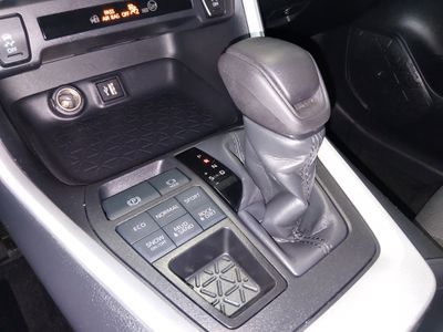 2025 Toyota RAV4 - Photo 21