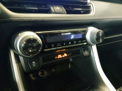 2025 Toyota RAV4 - Photo 22
