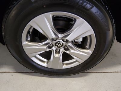 2025 Toyota RAV4 - Photo 16