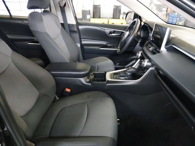 2025 Toyota RAV4 - Photo 18