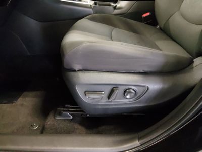 2025 Toyota RAV4 - Photo 14