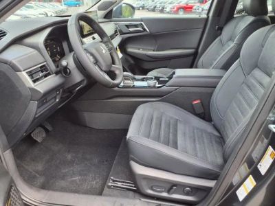 2025 Mitsubishi Outlander — detail view
