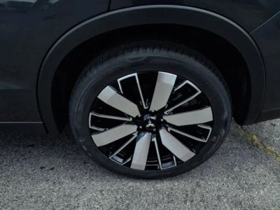 2025 Mitsubishi Outlander — interior view