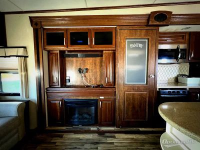 2014 Grand Design Solitude — photo 7 view