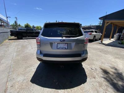 2017 Subaru Forester — detail view
