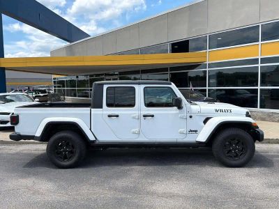 2021 Jeep Gladiator — side profile view