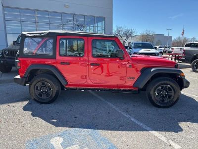 2026 Jeep Wrangler - Photo 32
