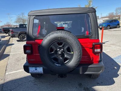 2026 Jeep Wrangler - Photo 23