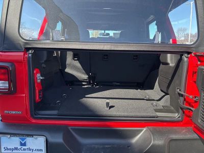 2026 Jeep Wrangler - Photo 37