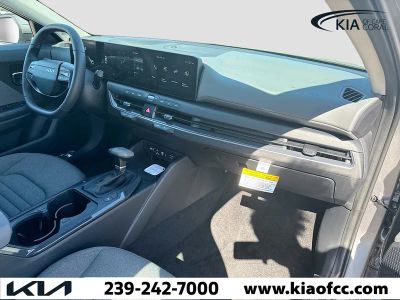 2025 Kia K4 — photo 12 view