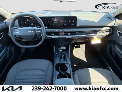 2025 Kia K4 — photo 14 view