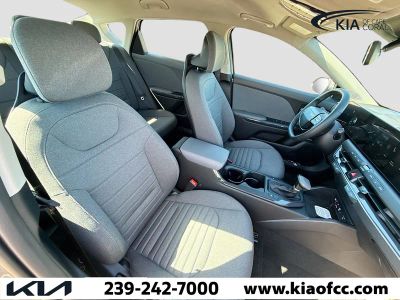 2025 Kia K4 — photo 13 view