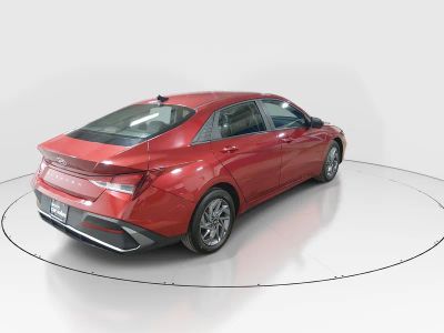 2024 Hyundai Elantra - Photo 7