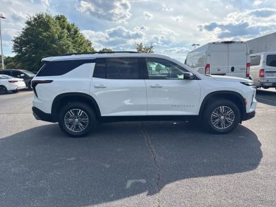 2025 Chevrolet Traverse - Photo 2