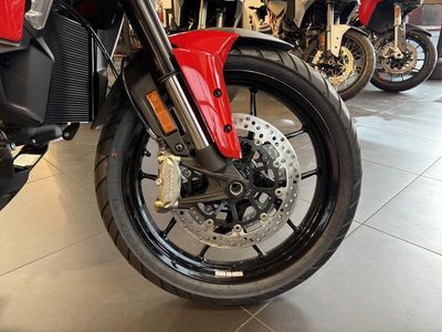 2025 Ducati Multistrada V2 — photo 8 view
