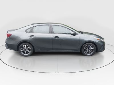 2024 Kia Forte — photo 8 view