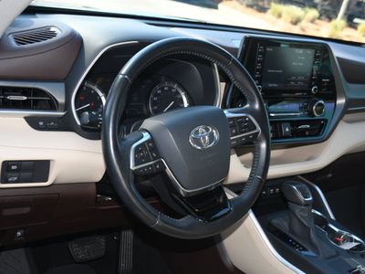 2020 Toyota Highlander - Photo 9
