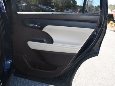 2020 Toyota Highlander - Photo 21