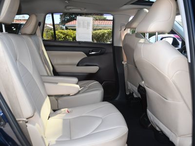 2020 Toyota Highlander - Photo 20