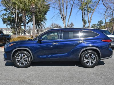 2020 Toyota Highlander - Photo 2