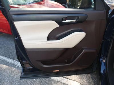 2020 Toyota Highlander - Photo 10