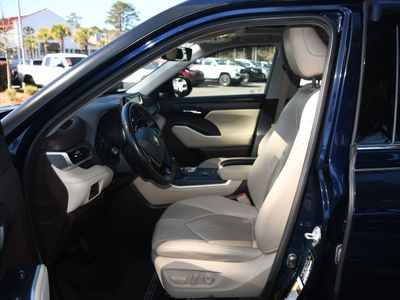 2020 Toyota Highlander - Photo 8