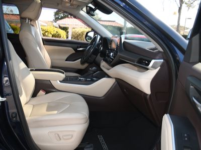 2020 Toyota Highlander - Photo 22