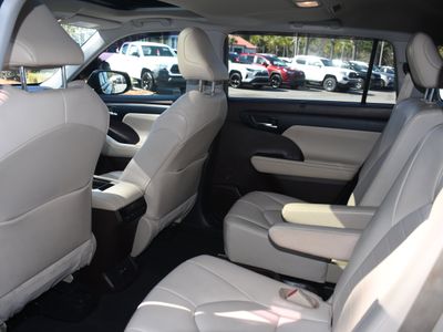2020 Toyota Highlander - Photo 16