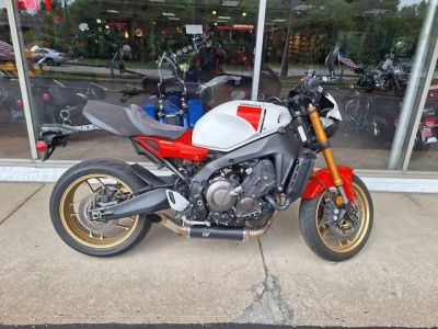 2024 Yamaha XSR900 — front three-quarter view
