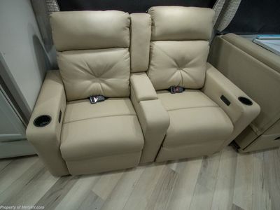 2026 Fleetwood Bounder - Photo 11