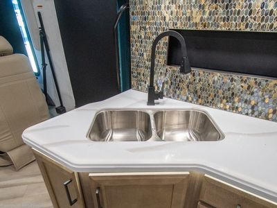 2026 Fleetwood Bounder - Photo 18
