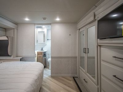 2026 Fleetwood Bounder - Photo 33