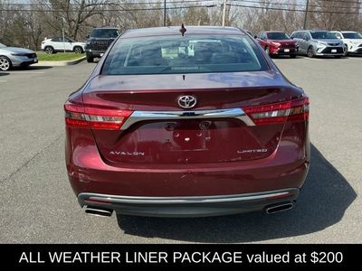 2017 Toyota Avalon Limited — detail view