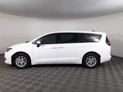 2023 Chrysler Voyager - Photo 6