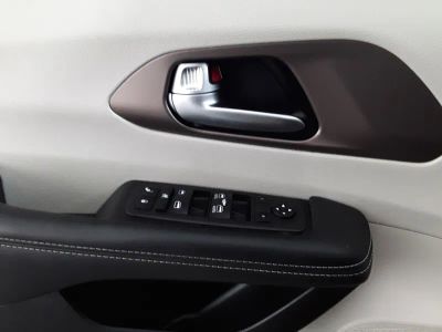 2023 Chrysler Voyager - Photo 25