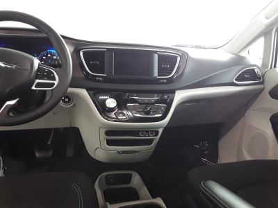 2023 Chrysler Voyager - Photo 13