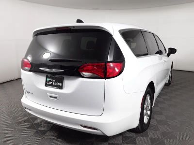 2023 Chrysler Voyager - Photo 3