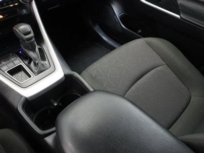 2025 Toyota RAV4 FWD - Photo 17