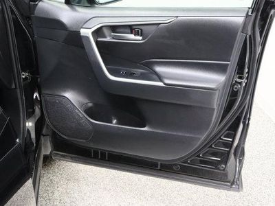 2025 Toyota RAV4 FWD - Photo 35