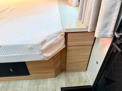 2026 BLACK SERIES Black Series Camper — photo 18 view