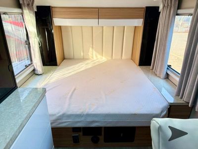 2026 BLACK SERIES Black Series Camper — photo 12 view