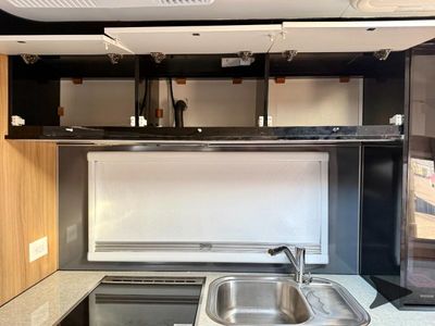 2026 BLACK SERIES Black Series Camper — photo 26 view
